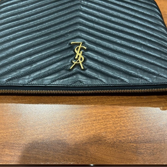 ❤️❤️ YSL SAINT LAURENT CLUTCH 🌺❤️ - Picture 6 of 17